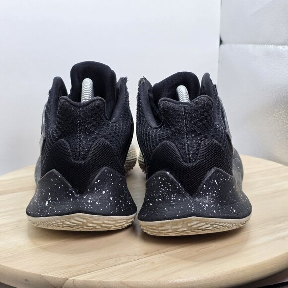 Nike Kyrie Low 2 Black Metallic Silver Sneakers Gym Shoes AV6337-003 Mens 9.5 - Picture 6 of 9